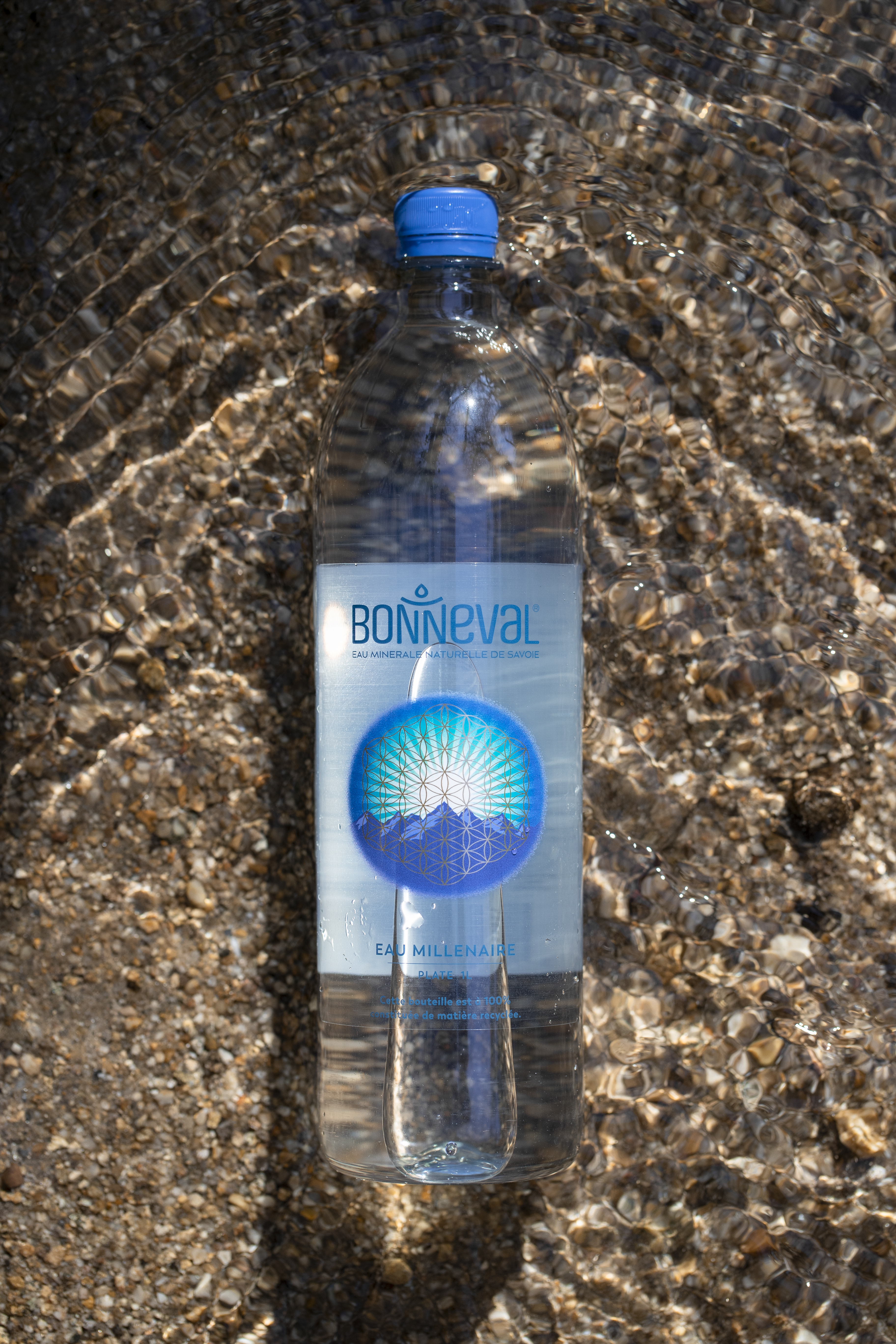 Bouteille d'eau Bonneval dans l'eau