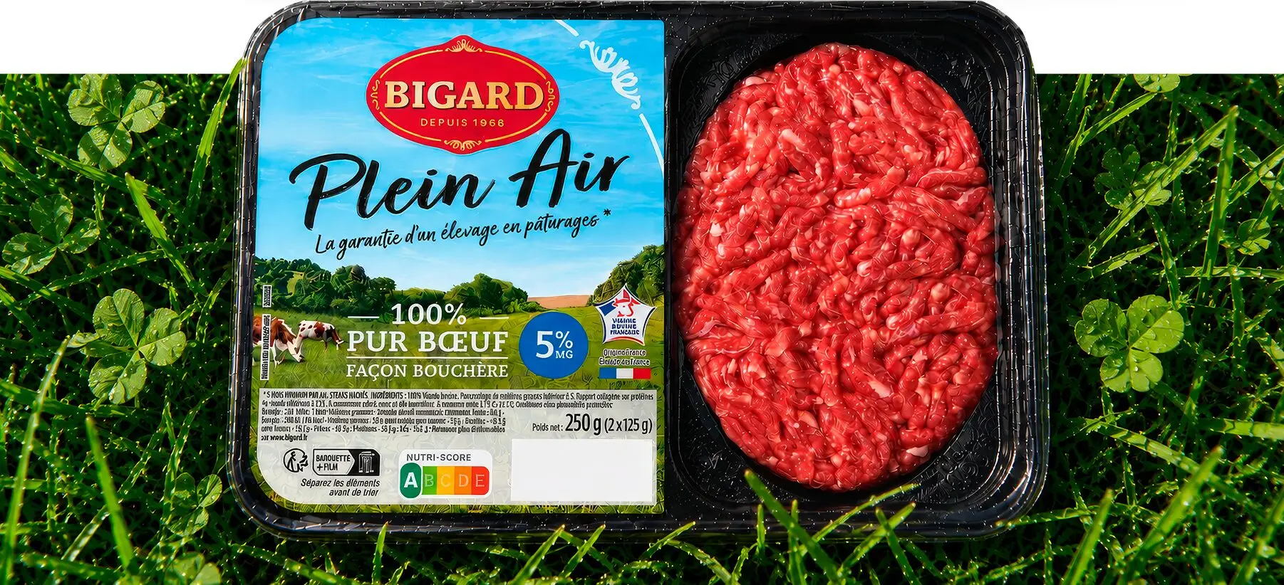 Bigard Plein Air 100% pure beef mince patties tray on grass